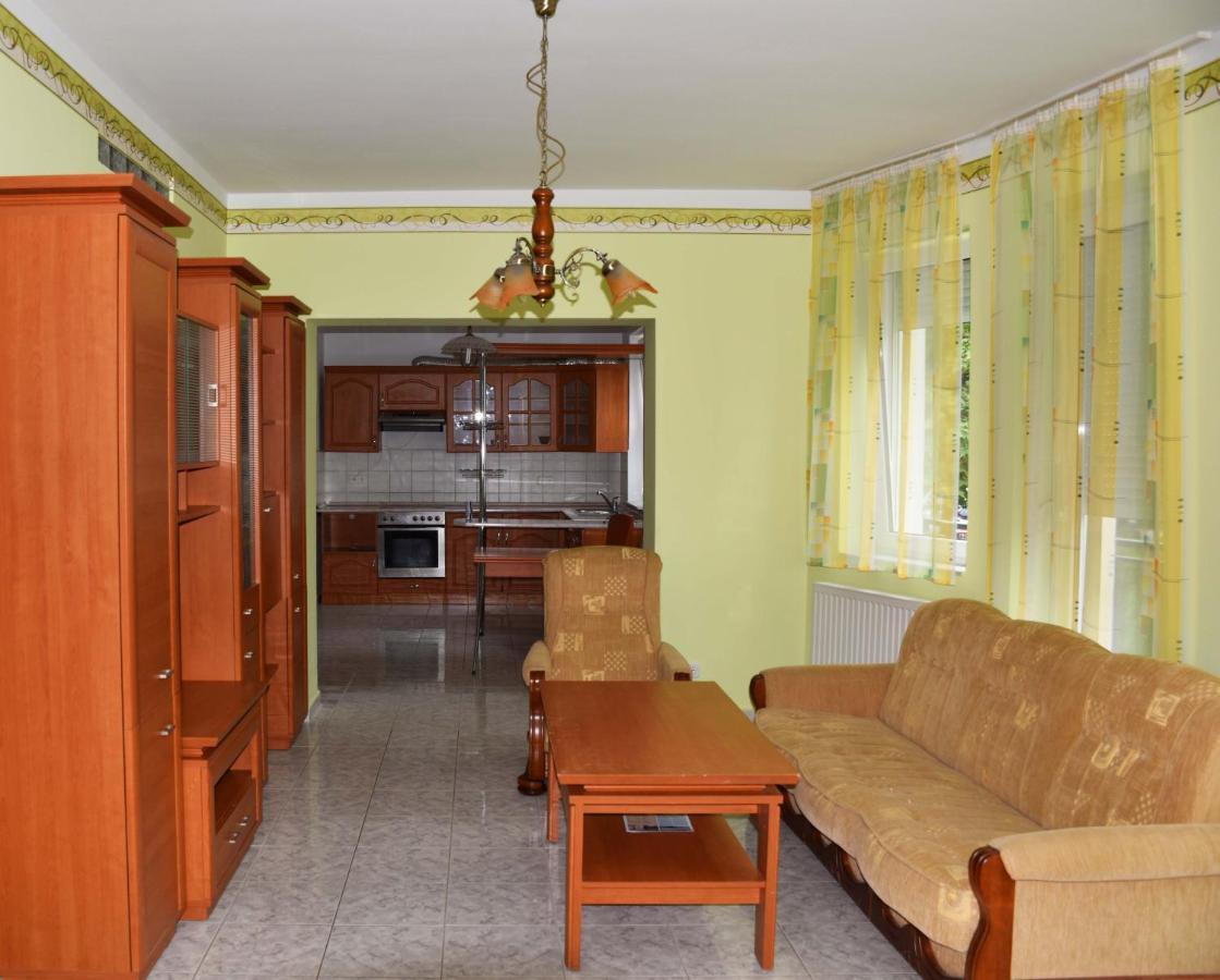 Pilikan Apartments Lenti Exteriér fotografie